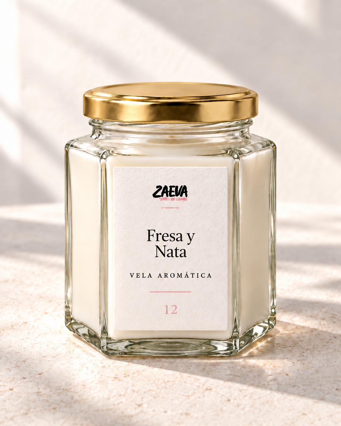 Vela aromática Fresa y Nata de ZAEVA con la tapa dorada puesta